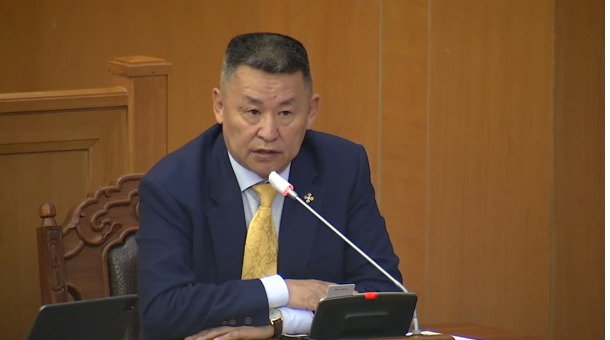 А.Адьшаа: Б.Болор-Эрдэнэ олон улсын индэр дээрээс улсынхаа төрийн албан хаагчдыг ЯЛГАВАРЛАН ГАДУУРХСАН